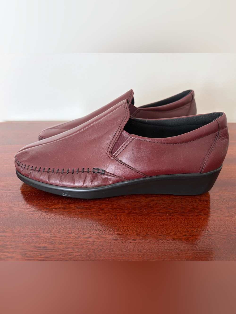 SAS Dream Comfort Loafer in a Burgundy Brown Leather size 9 Medium